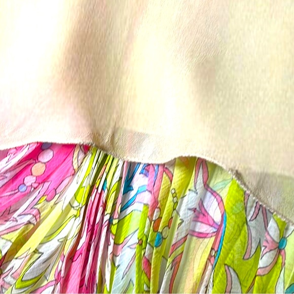 Emilio Pucci darling silk chiffon pleated skirt.  It floats! - Picture 5 of 6